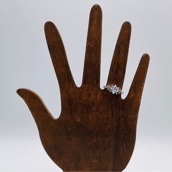 Rhinestone Ring Size 7 Clear Crystal Silver Plated Wedding Jewelry Promise Gift - Picture 3 of 7